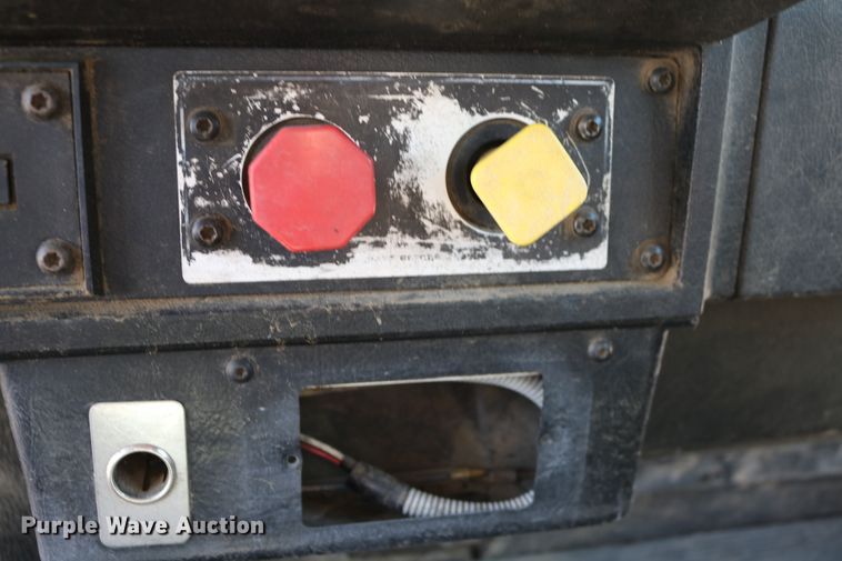 image for item DD6142 1995 Kenworth T800  box truck with mixing system