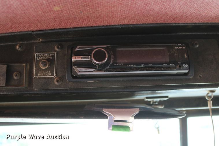 image for item DD6142 1995 Kenworth T800  box truck with mixing system