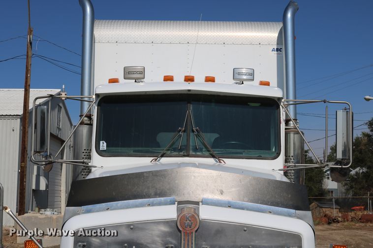 image for item DD6142 1995 Kenworth T800  box truck with mixing system