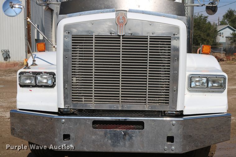 image for item DD6142 1995 Kenworth T800  box truck with mixing system