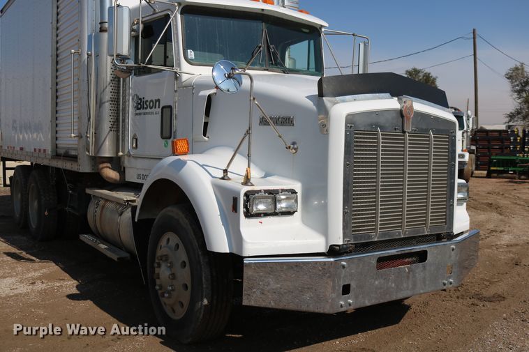 image for item DD6142 1995 Kenworth T800  box truck with mixing system