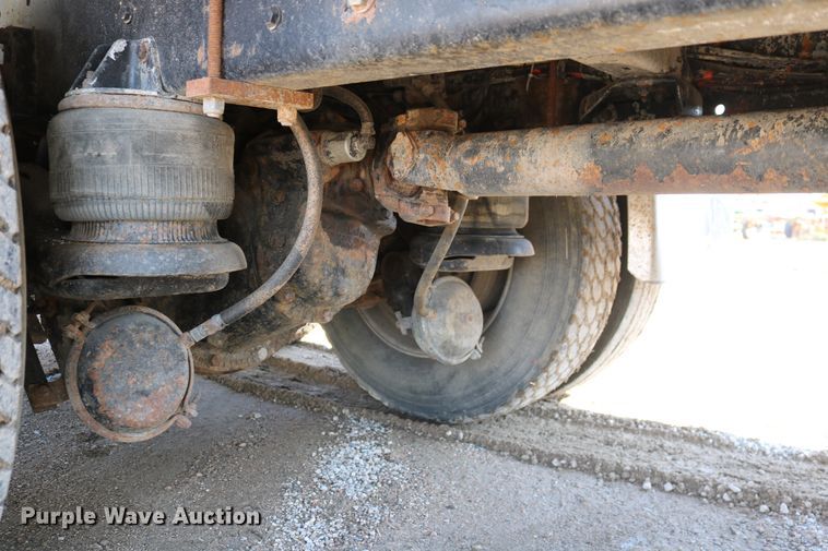 image for item DD6142 1995 Kenworth T800  box truck with mixing system