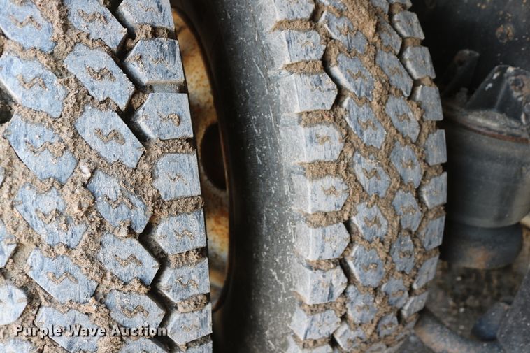 image for item DD6142 1995 Kenworth T800  box truck with mixing system