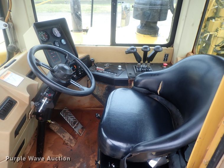 image for item DE0725 1998 Caterpillar 623F  elevating scraper