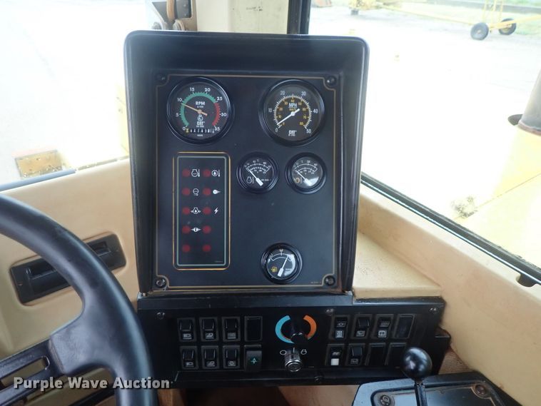 image for item DE0725 1998 Caterpillar 623F  elevating scraper