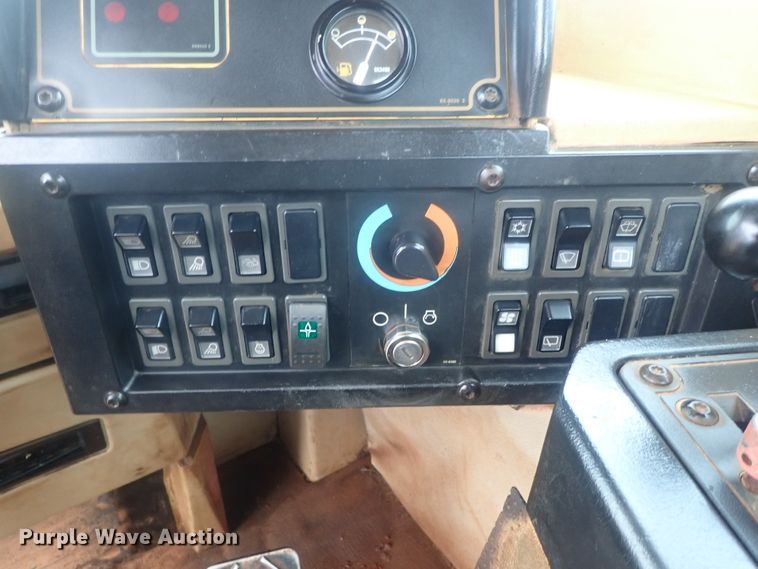 image for item DE0725 1998 Caterpillar 623F  elevating scraper