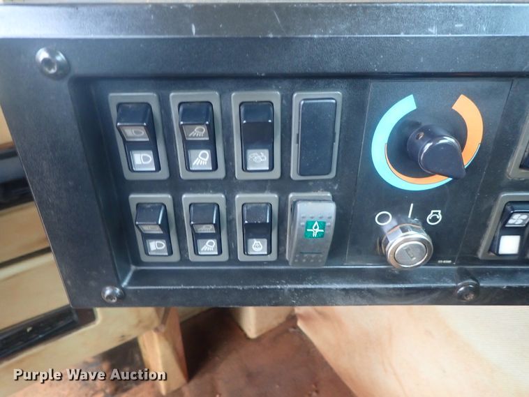 image for item DE0725 1998 Caterpillar 623F  elevating scraper