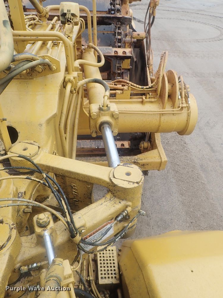 image for item DE0725 1998 Caterpillar 623F  elevating scraper