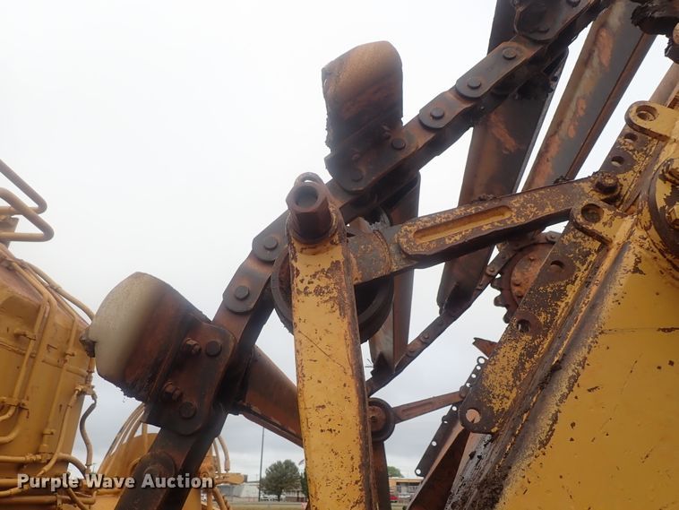 image for item DE0725 1998 Caterpillar 623F  elevating scraper