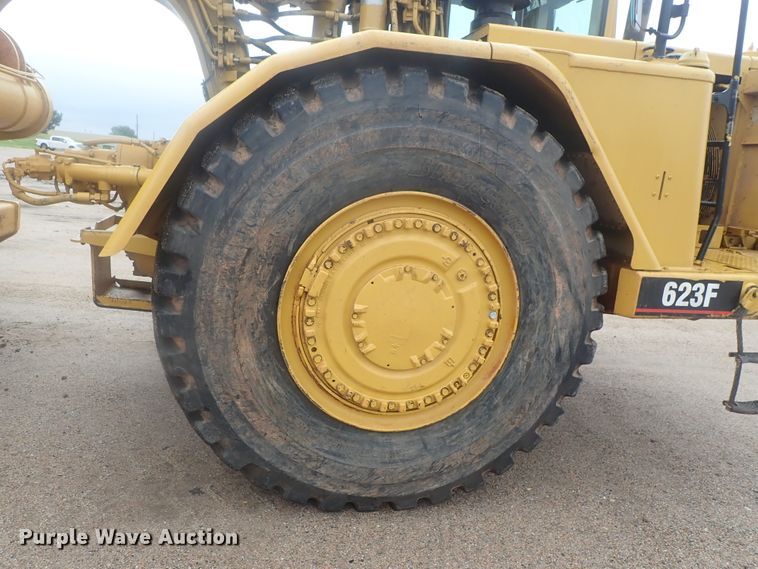 image for item DE0725 1998 Caterpillar 623F  elevating scraper