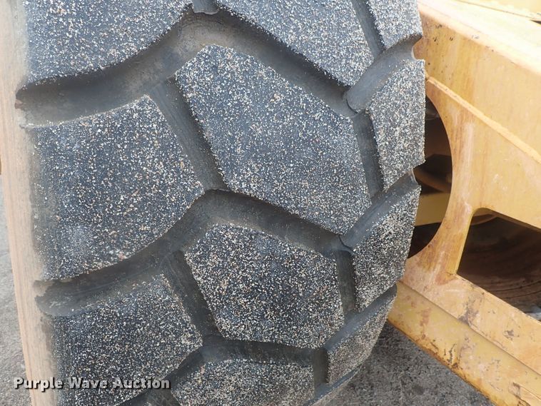 image for item DE0725 1998 Caterpillar 623F  elevating scraper