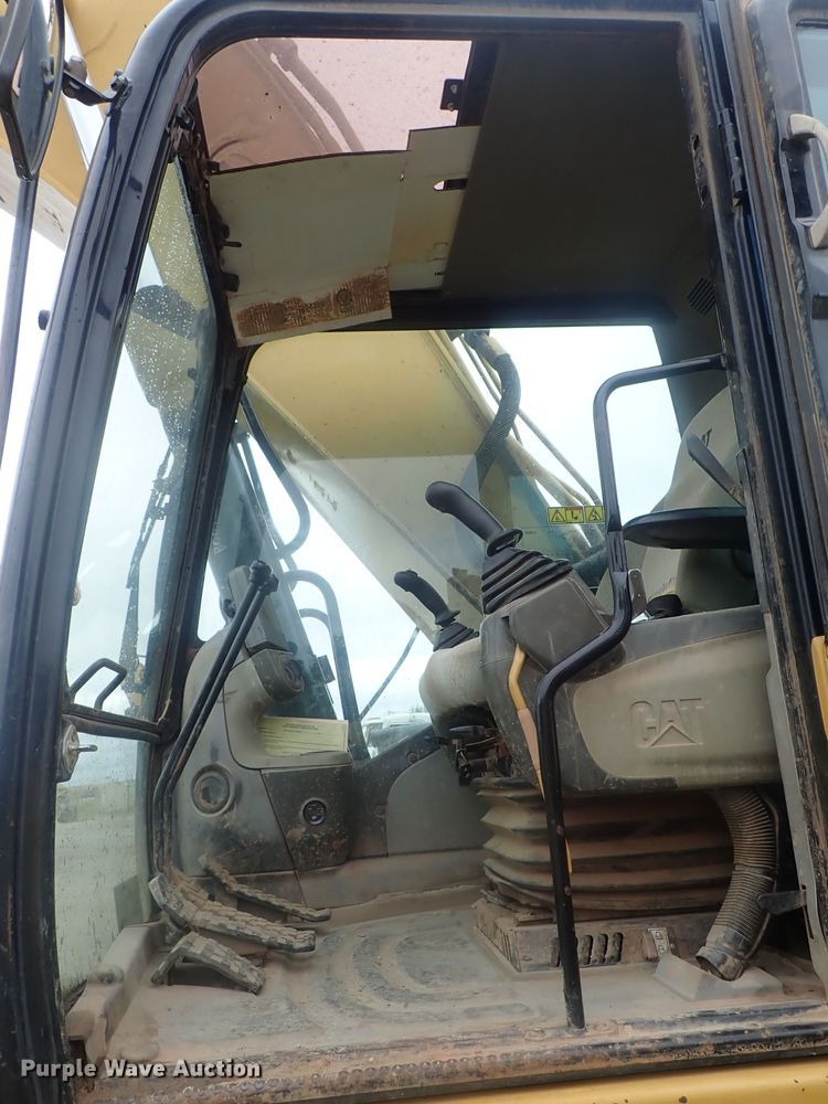 image for item DE0742 2007 Caterpillar 330D L  excavator