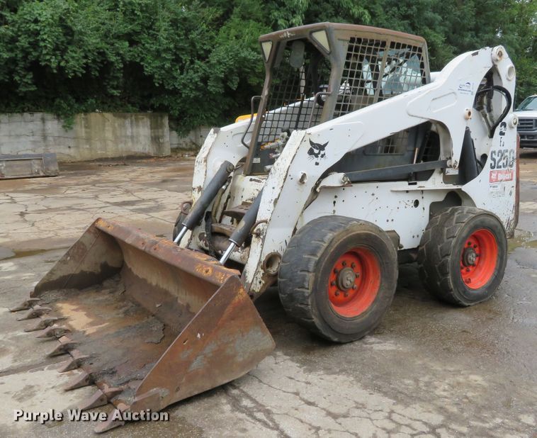 image for item DH1158 2007 Bobcat S250  skid steer loader