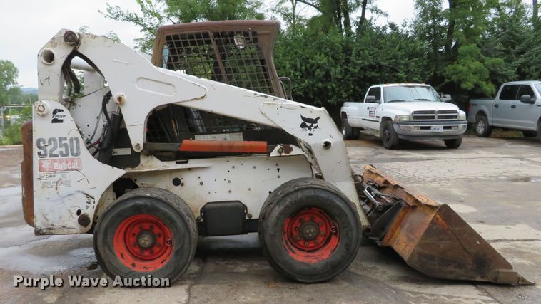 image for item DH1158 2007 Bobcat S250  skid steer loader