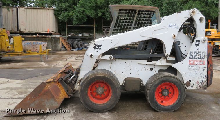 image for item DH1158 2007 Bobcat S250  skid steer loader