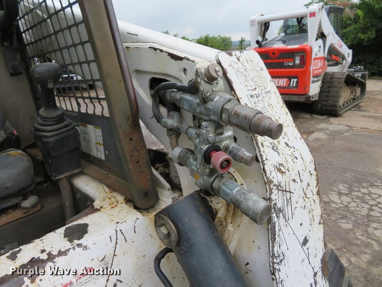 image for item DH1158 2007 Bobcat S250  skid steer loader