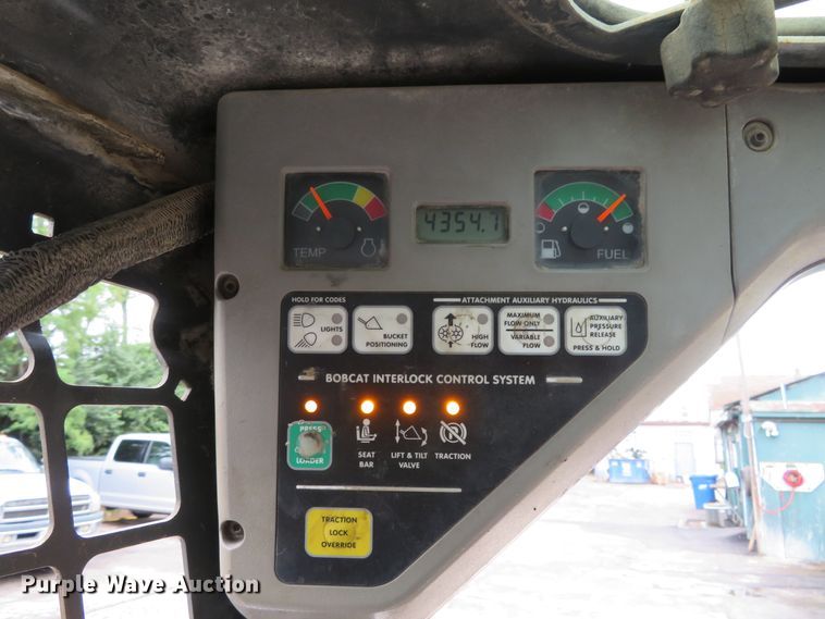 image for item DH1158 2007 Bobcat S250  skid steer loader