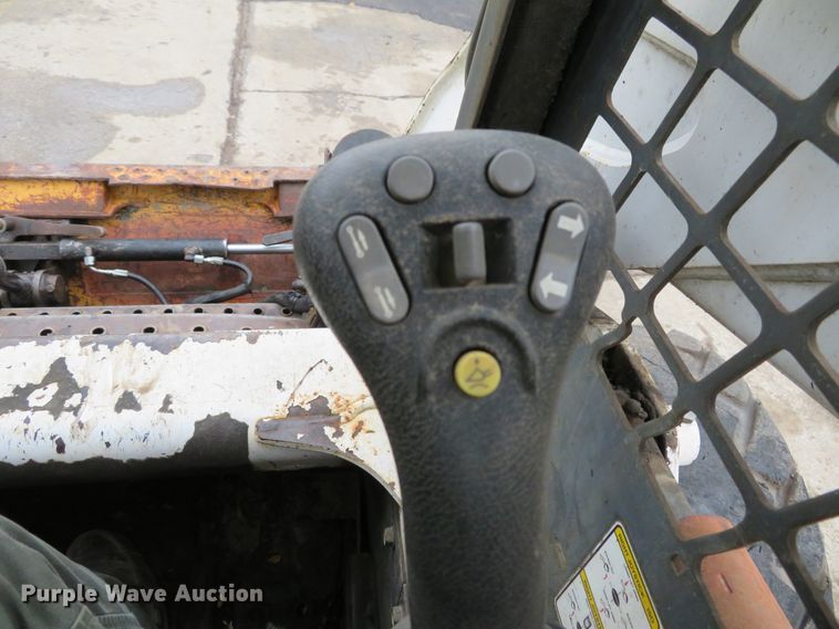 image for item DH1158 2007 Bobcat S250  skid steer loader