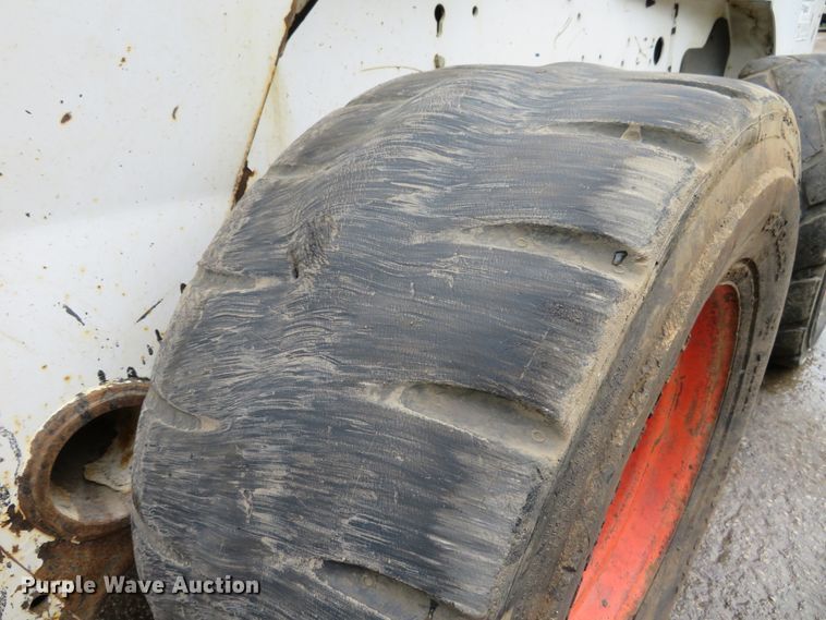 image for item DH1158 2007 Bobcat S250  skid steer loader