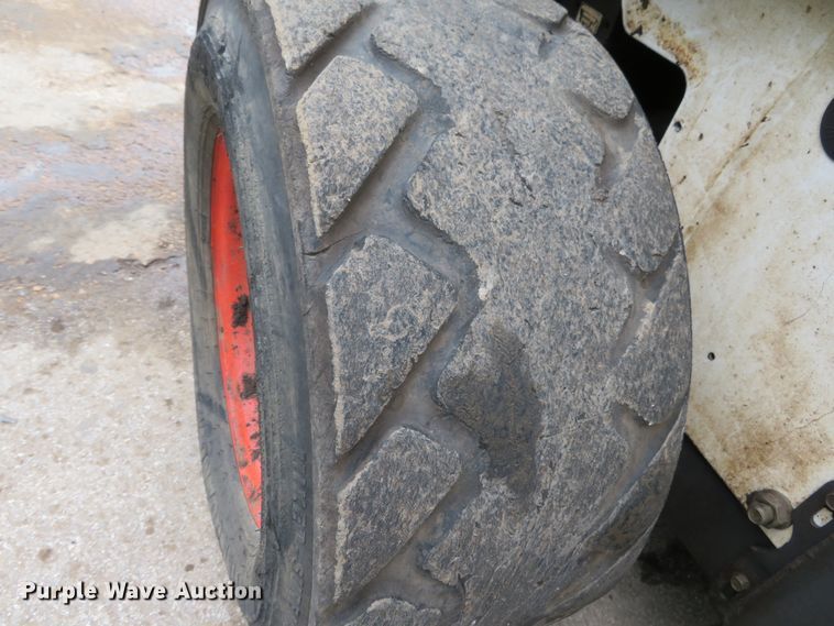 image for item DH1158 2007 Bobcat S250  skid steer loader