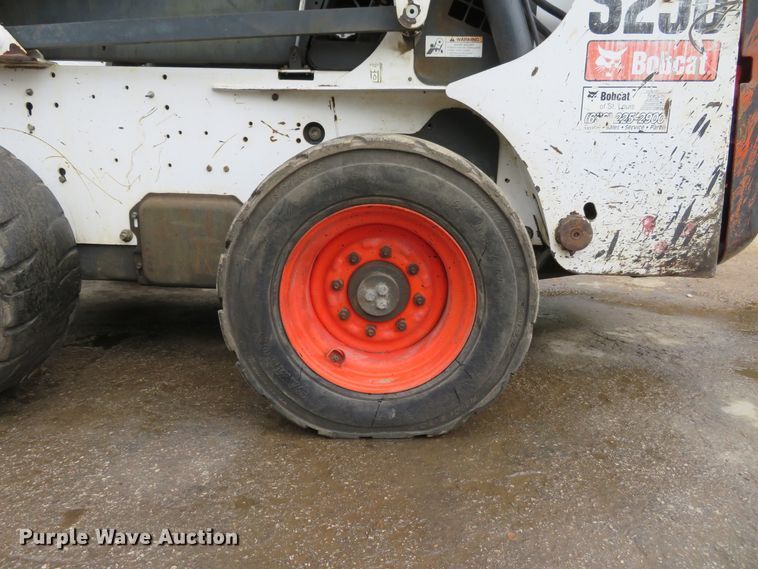 image for item DH1158 2007 Bobcat S250  skid steer loader