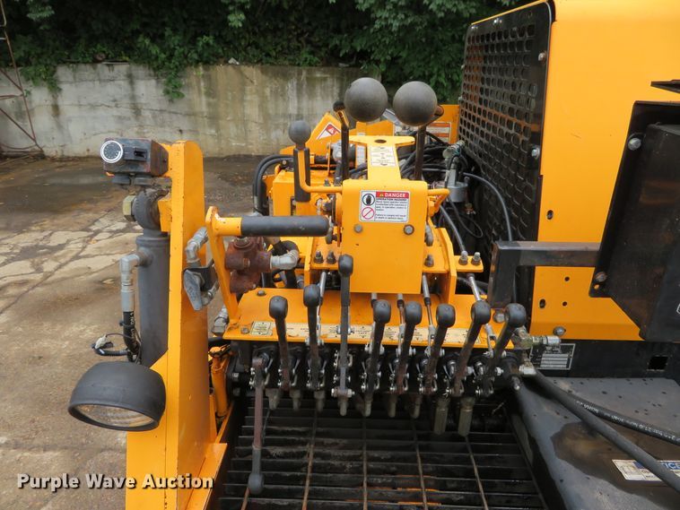 image for item DH1161 2016 LeeBoy 8500C  paver