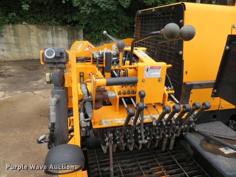 image for item DH1161 2016 LeeBoy 8500C  paver