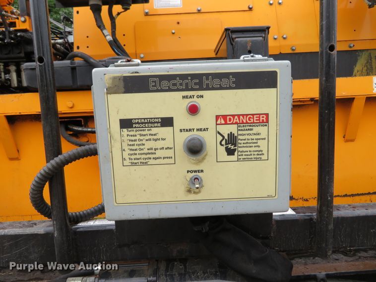 image for item DH1161 2016 LeeBoy 8500C  paver