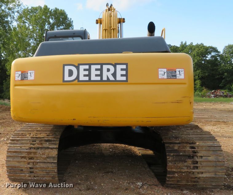 image for item DH1177 2007 John Deere 200C LC  excavator