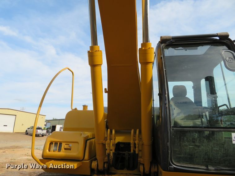 image for item DH1177 2007 John Deere 200C LC  excavator