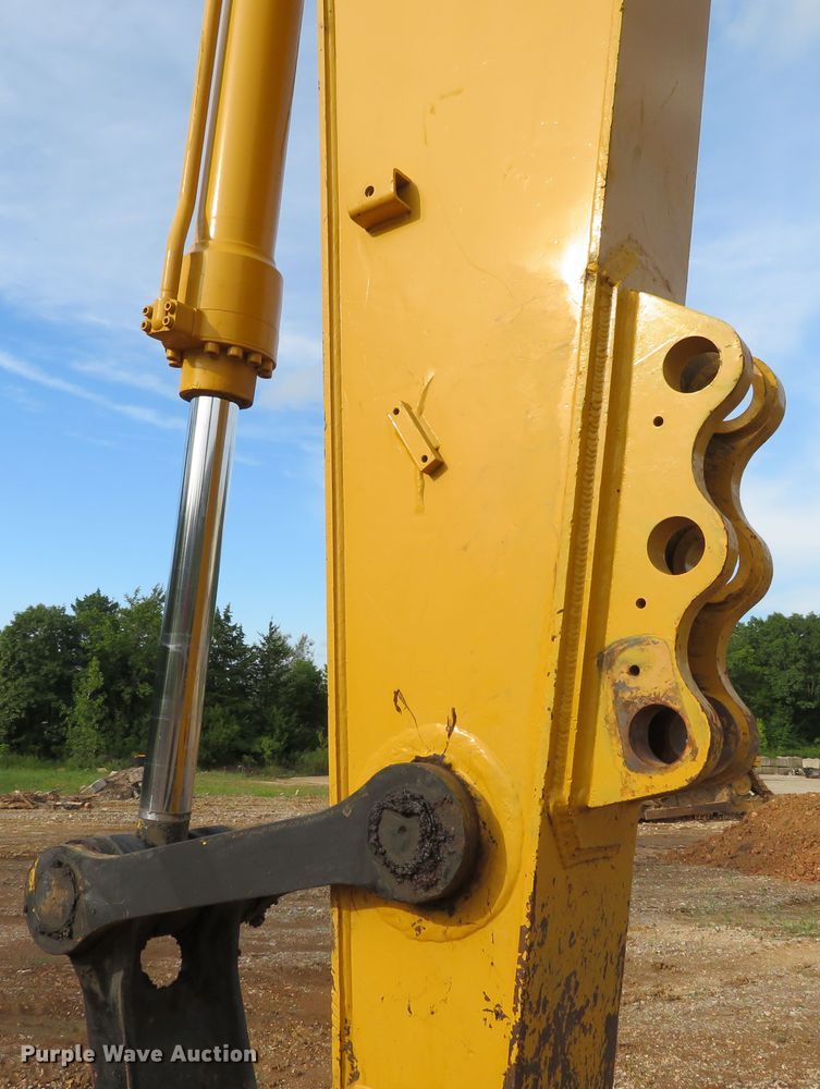 image for item DH1177 2007 John Deere 200C LC  excavator