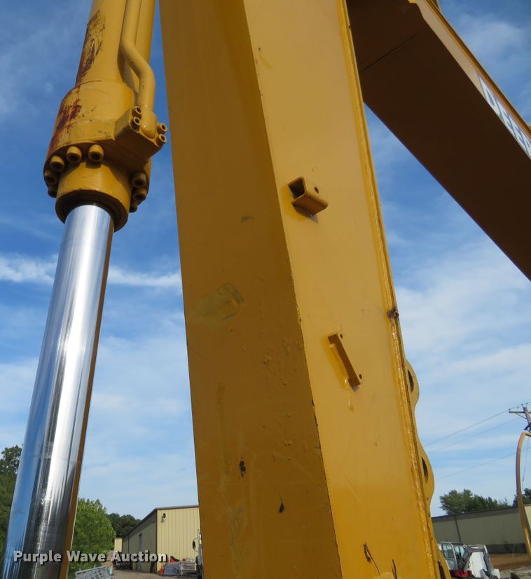 image for item DH1177 2007 John Deere 200C LC  excavator