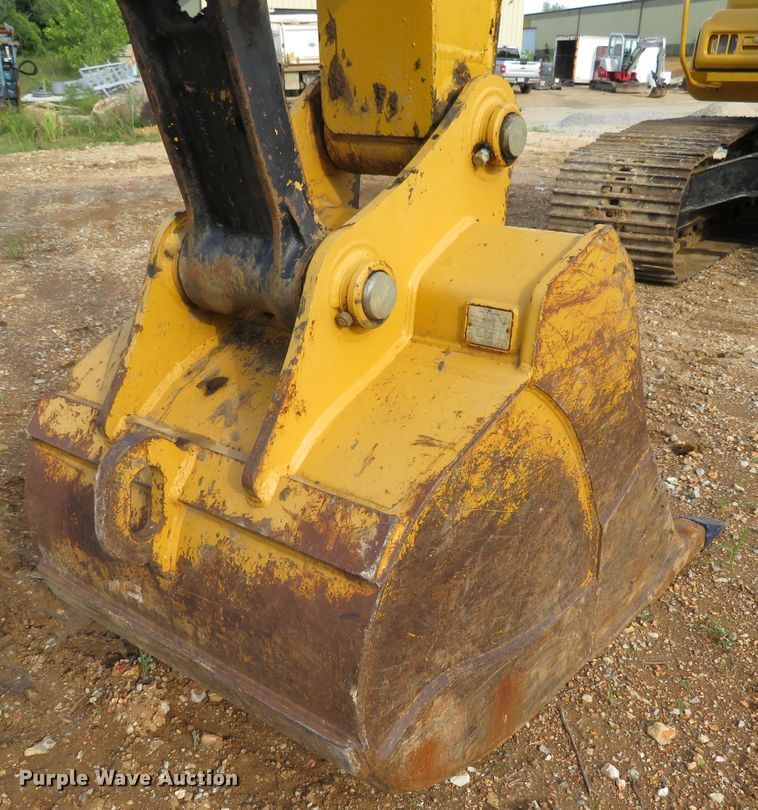image for item DH1177 2007 John Deere 200C LC  excavator