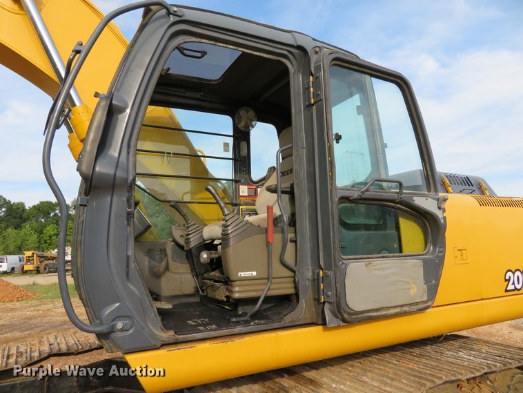 image for item DH1177 2007 John Deere 200C LC  excavator