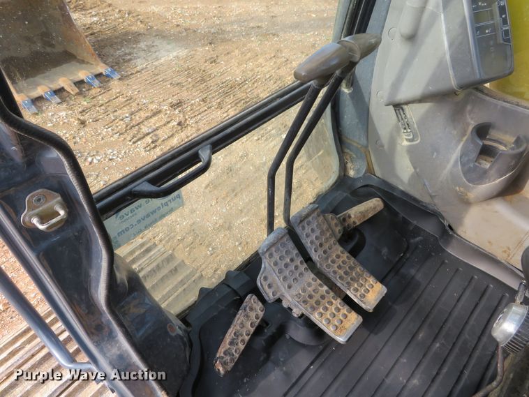 image for item DH1177 2007 John Deere 200C LC  excavator