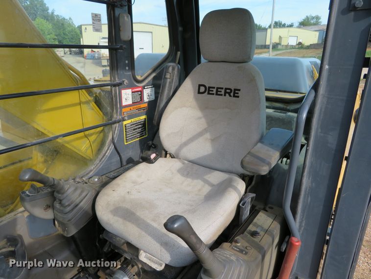 image for item DH1177 2007 John Deere 200C LC  excavator