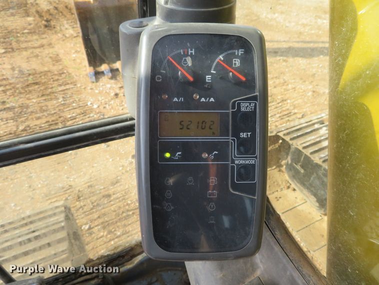 image for item DH1177 2007 John Deere 200C LC  excavator