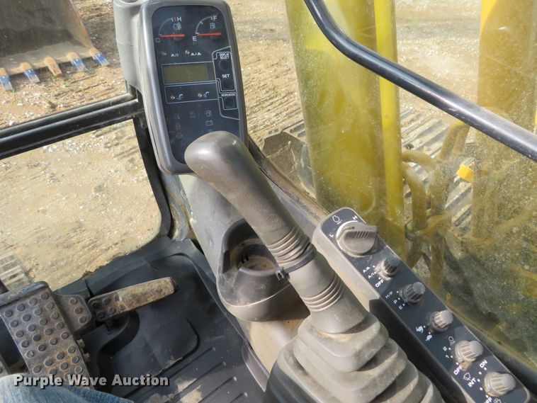 image for item DH1177 2007 John Deere 200C LC  excavator