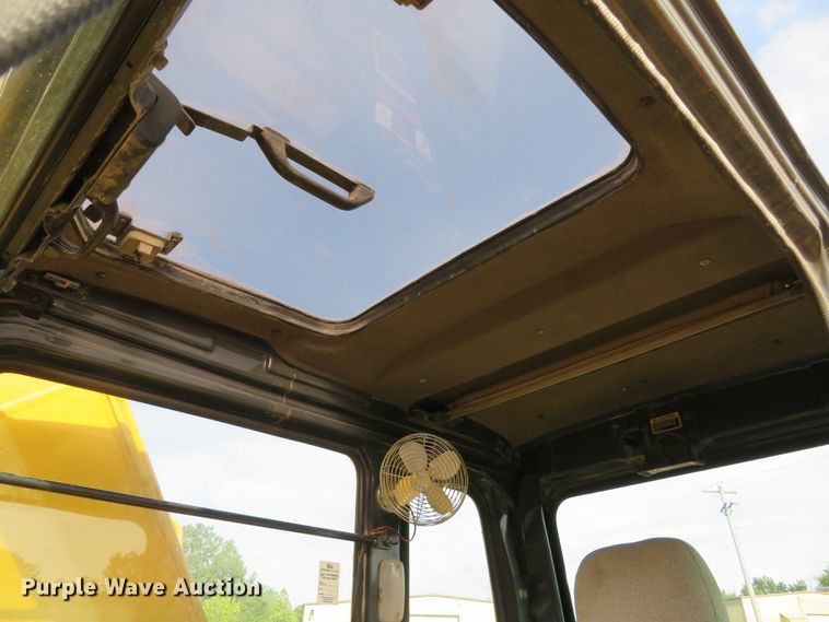 image for item DH1177 2007 John Deere 200C LC  excavator