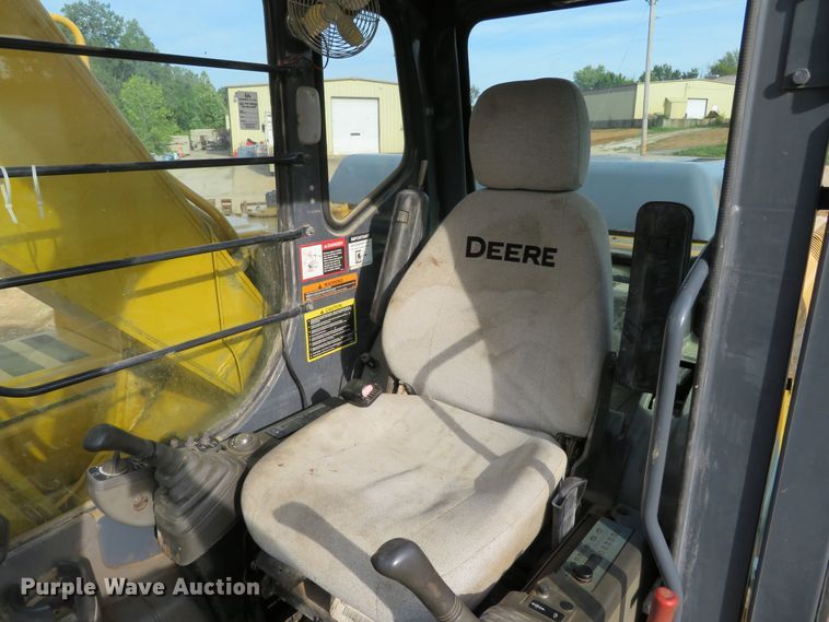 image for item DH1177 2007 John Deere 200C LC  excavator