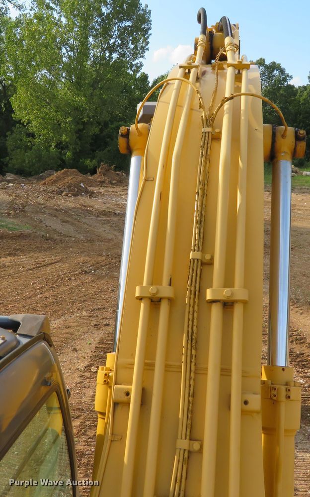 image for item DH1177 2007 John Deere 200C LC  excavator