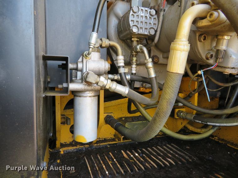 image for item DH1177 2007 John Deere 200C LC  excavator