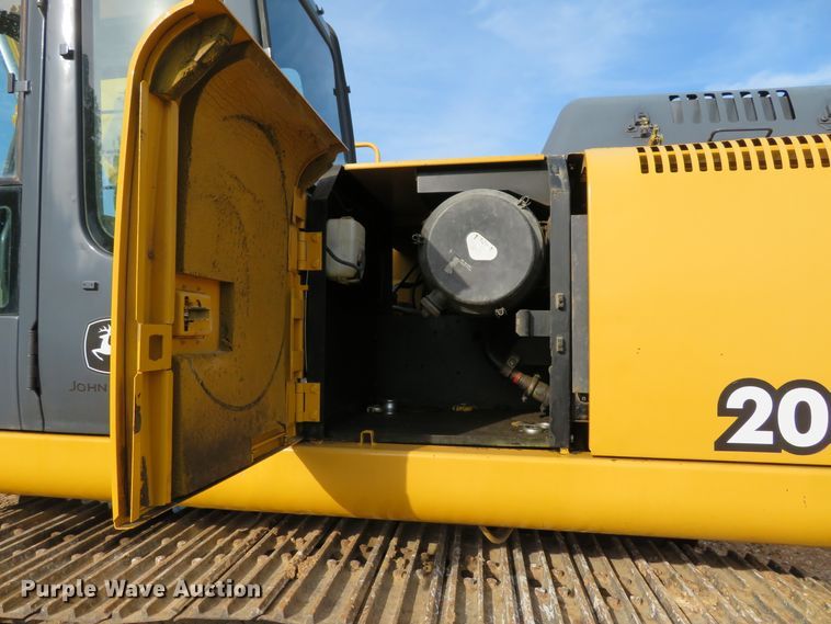 image for item DH1177 2007 John Deere 200C LC  excavator