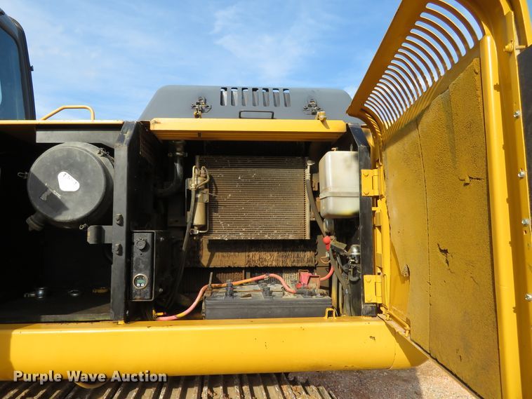 image for item DH1177 2007 John Deere 200C LC  excavator