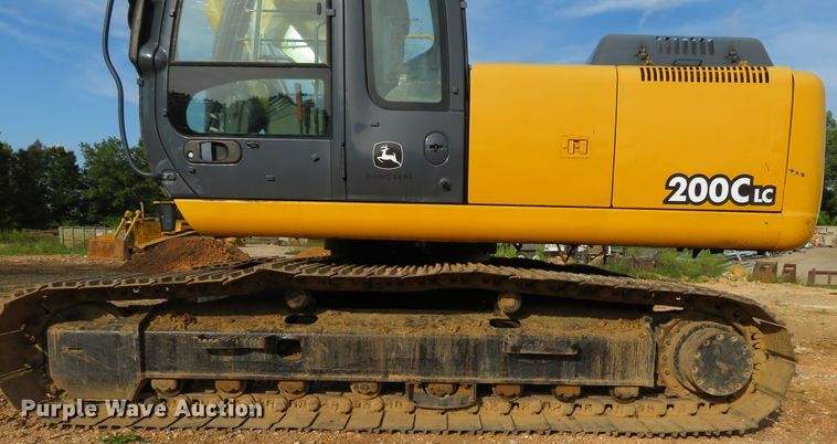 image for item DH1177 2007 John Deere 200C LC  excavator