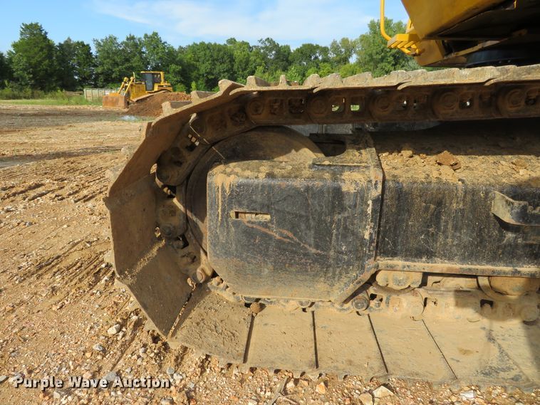 image for item DH1177 2007 John Deere 200C LC  excavator