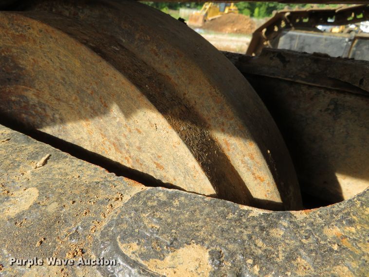 image for item DH1177 2007 John Deere 200C LC  excavator