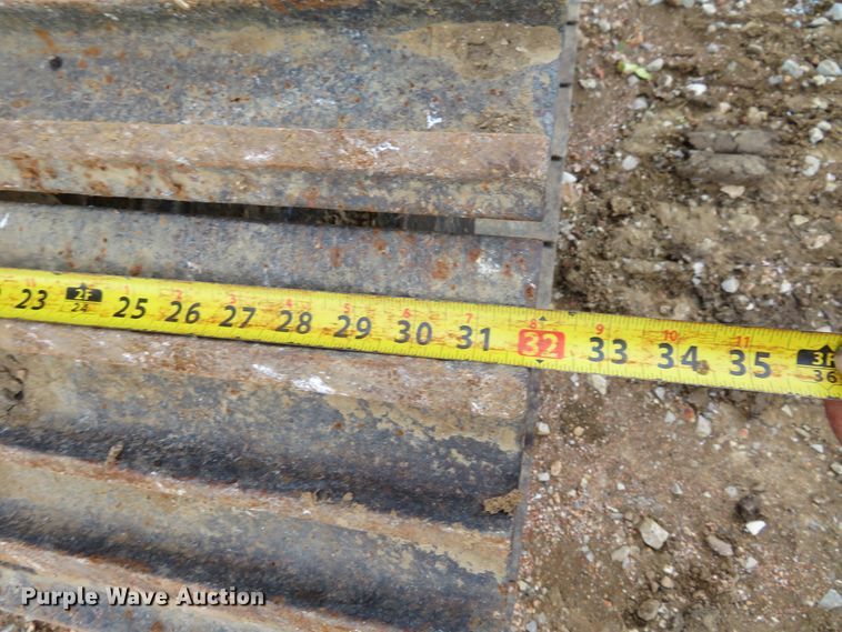 image for item DH1177 2007 John Deere 200C LC  excavator