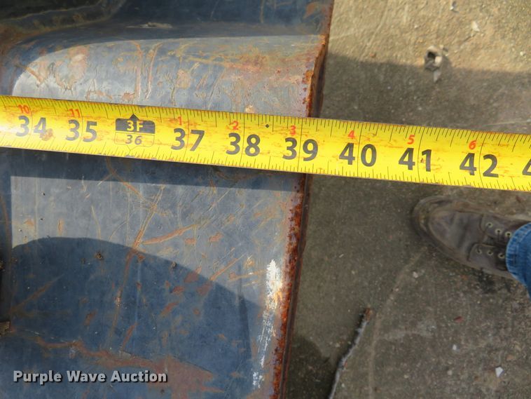 image for item DH1177 2007 John Deere 200C LC  excavator