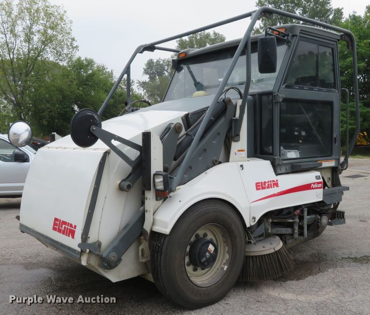 image for item DH1189 2008 Elgin Pelican NP  street sweeper